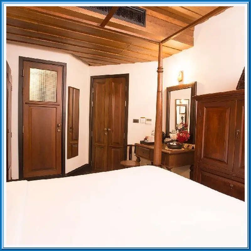 1905 Heritage Corner hotel room