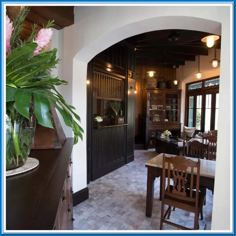 1905 Heritage Corner hotel view