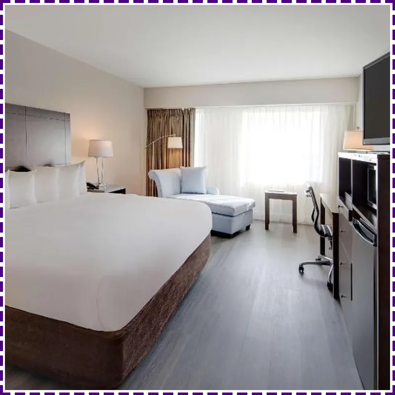 Florida Hotel & Conference Center in the Florida Mall hotel room