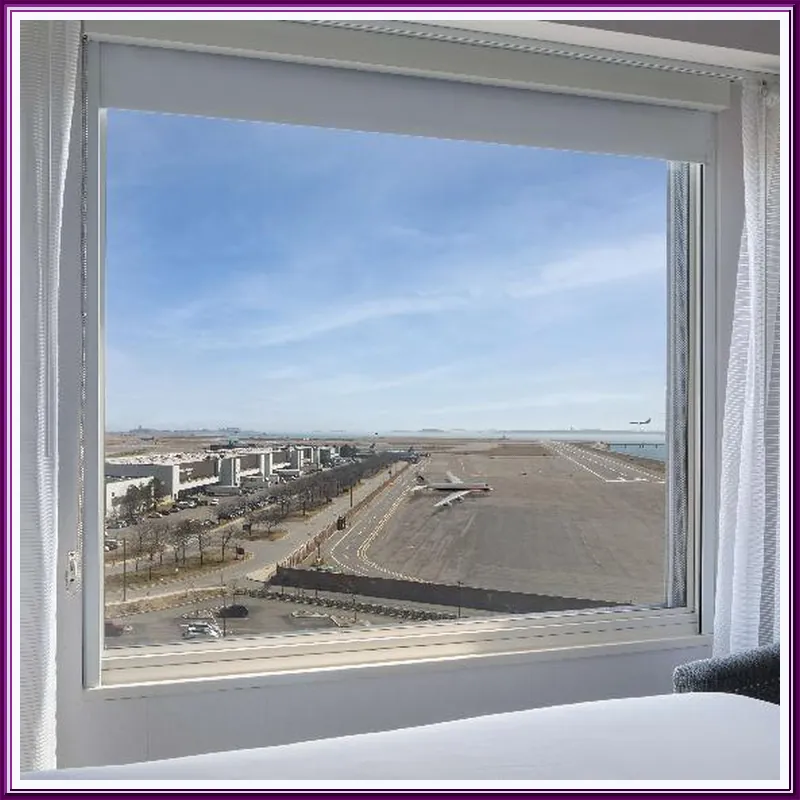 Hyatt Regency Boston Harbor hotel room